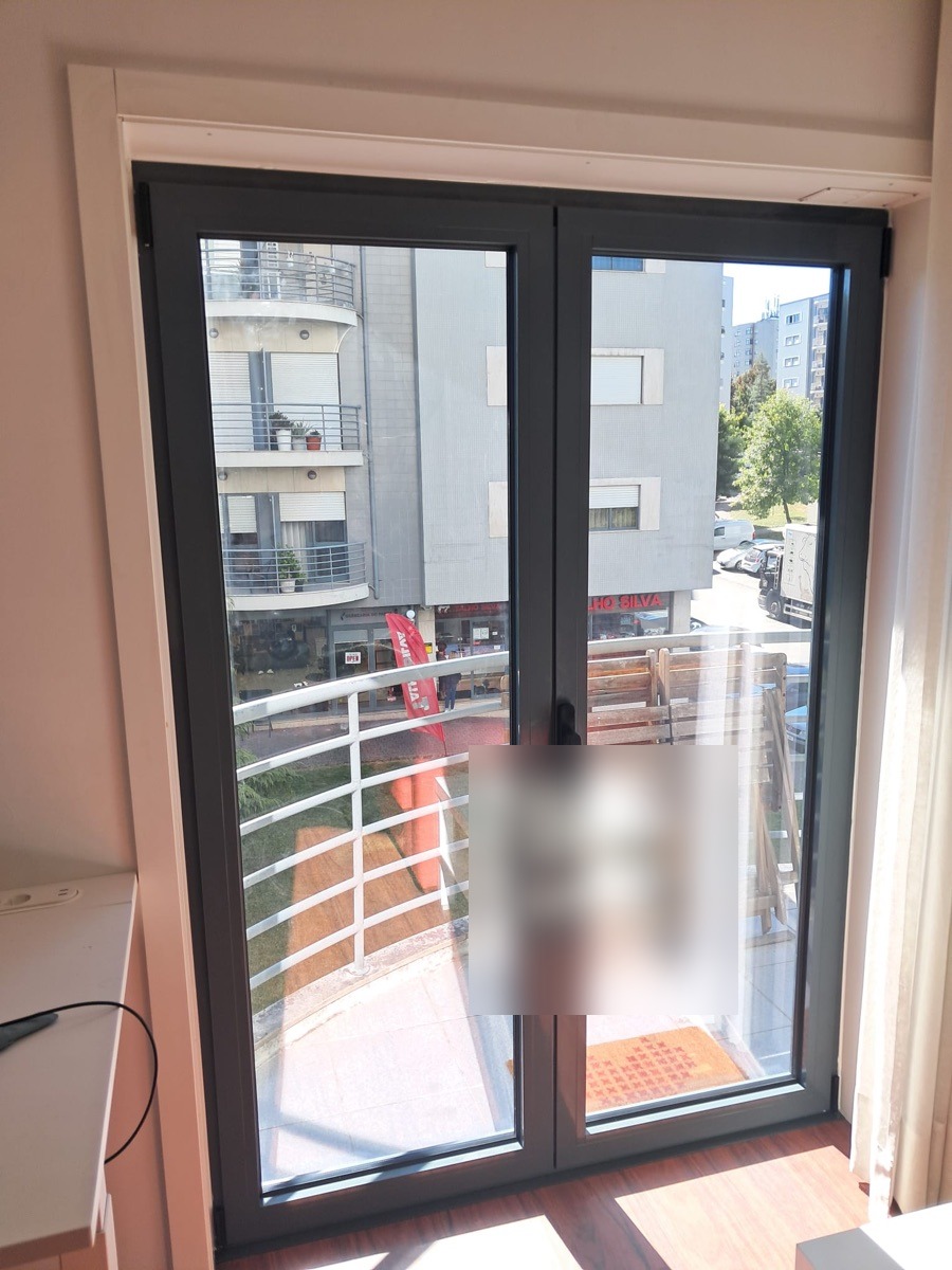 Obra de serralharia alumínio — Porta de Varanda, Póvoa de Lanhoso